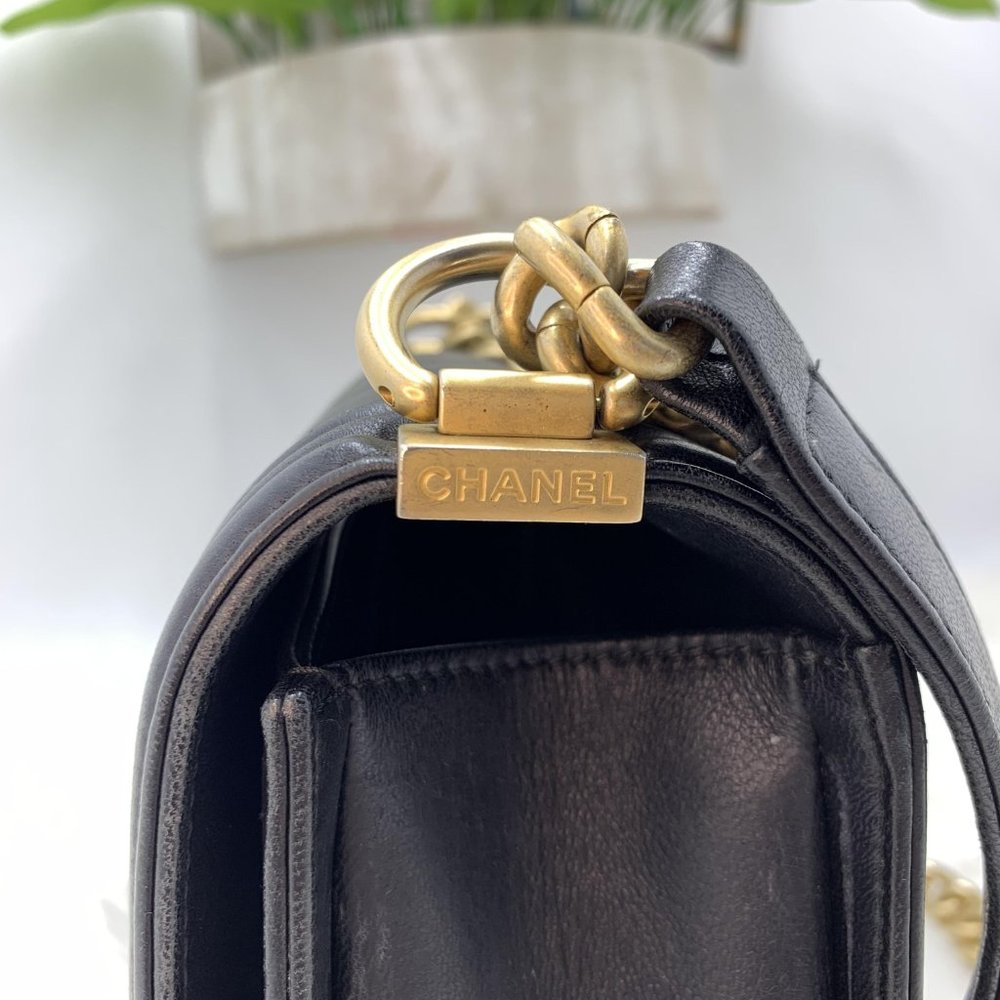 Chanel Black Medium Le Boy Bag Chevron - Picture 5 of 12